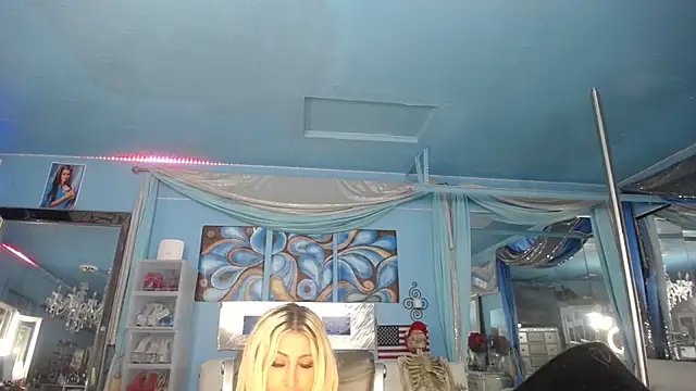 ADRIANNA FOX online show from June 26, 8:08 am