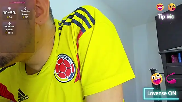 jhonyalzate2 online show from January 28, 11:39 pm