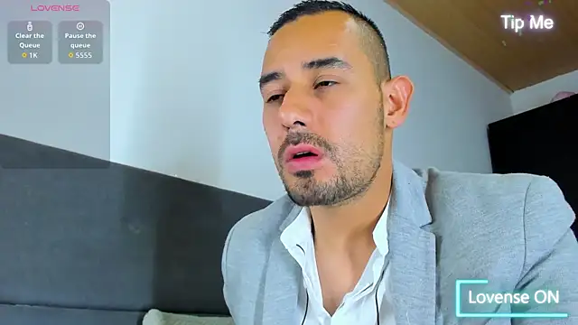 jhonyalzate2 online show from October 6, 1:47 am