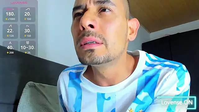 jhonyalzate2 online show from November 12, 3:18 am