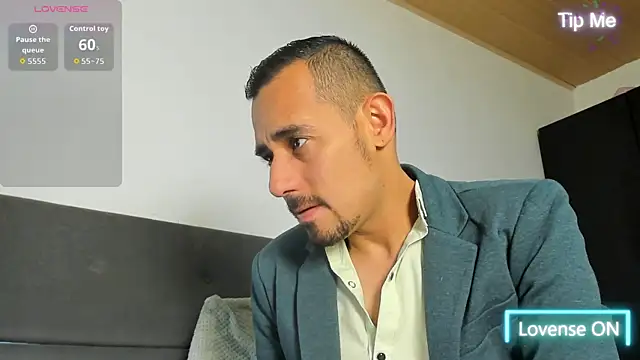 jhonyalzate2 online show from May 3, 12:05 am