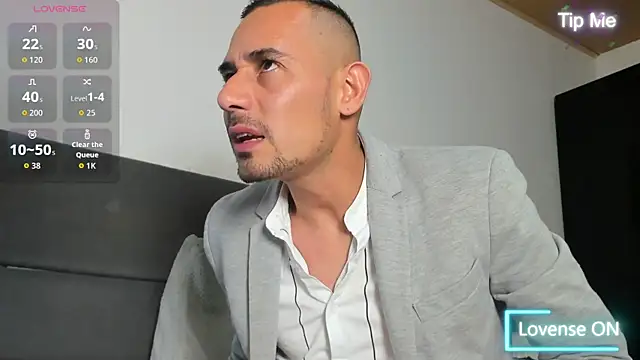 jhonyalzate2 online show from May 21, 1:56 am