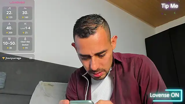 jhonyalzate2 online show from May 28, 1:14 am