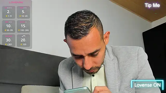 jhonyalzate2 online show from May 30, 2:52 am