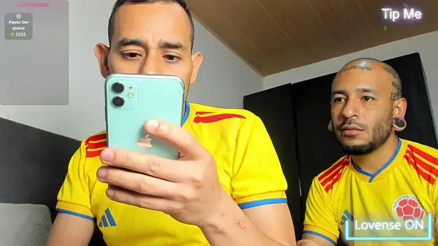 jhonyalzate2 online show from June 19, 11:41 pm