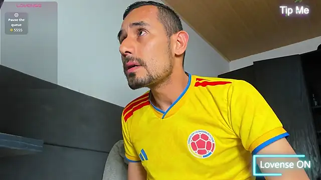 jhonyalzate2 online show from July 29, 4:54 am