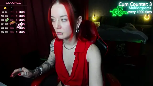 Snapshot of MaxPhoenixx chatting on December 2, 5:04 pm MaxPhoenixx online show from December 2, 5:04 pm