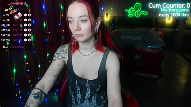 Snapshot of MaxPhoenixx chatting on February 21, 12:49 am MaxPhoenixx online show from February 21, 12:49 am