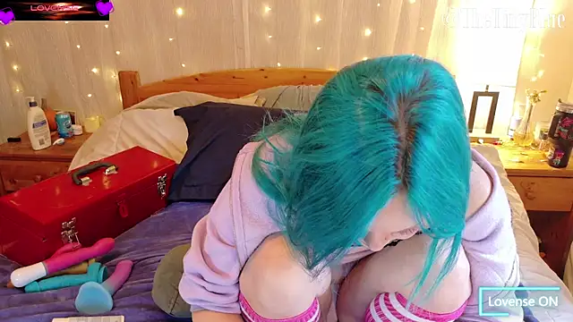 Snapshot of thetinyblue chatting on November 3, 5:36 pm thetinyblue online show from November 3, 5:36 pm