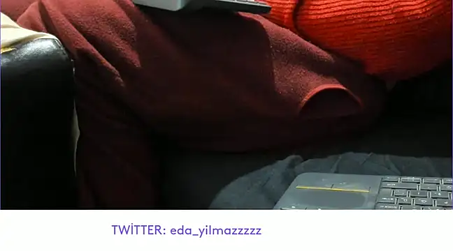 Snapshot of sexy_modelll chatting on February 21, 12:27 am sexy modelll online show from February 21, 12:27 am