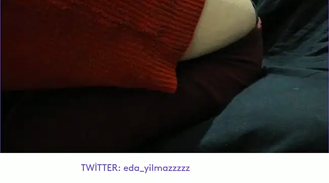 Snapshot of sexy_modelll chatting on February 23, 12:30 am sexy modelll online show from February 23, 12:30 am