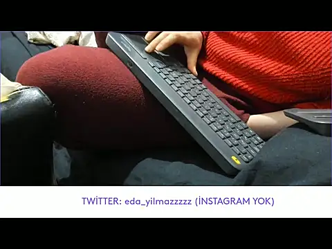 Snapshot of sexy_modelll chatting on March 22, 9:42 pm sexy modelll online show from March 22, 9:42 pm