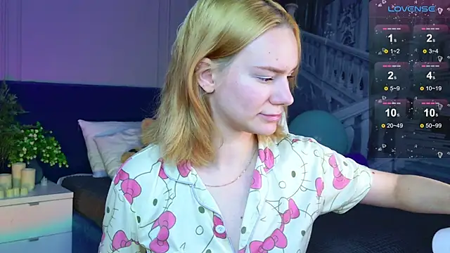 Snapshot of Ramona___ chatting on November 30, 6:17 am Ramona online show from November 30, 6:17 am