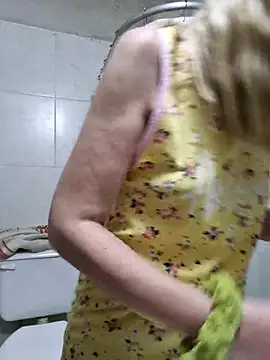 Snapshot of 1Sweetnina chatting on December 4, 12:42 am 1Sweetnina online show from December 4, 12:42 am