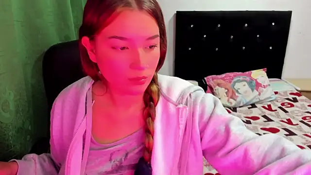 miariccii online show from June 25, 2:44 am