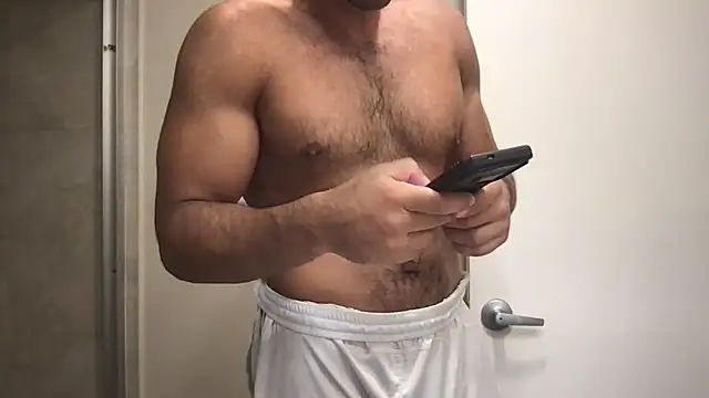 Snapshot of BigGuyMuscle chatting on May 14, 10:38 pm BigGuyMuscle online show from May 14, 10:38 pm