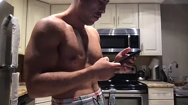 Snapshot of BigGuyMuscle chatting on May 26, 5:20 pm BigGuyMuscle online show from May 26, 5:20 pm