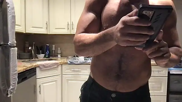 Snapshot of BigGuyMuscle chatting on June 7, 1:10 am BigGuyMuscle online show from June 7, 1:10 am