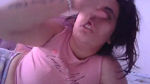 Snapshot of annarose19 chatting on September 22, 6:32 pm annarose19 online show from September 22, 6:32 pm