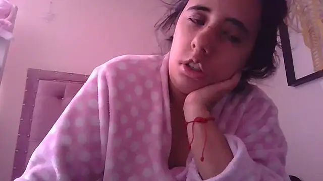 Snapshot of annarose19 chatting on October 27, 5:28 pm annarose19 online show from October 27, 5:28 pm