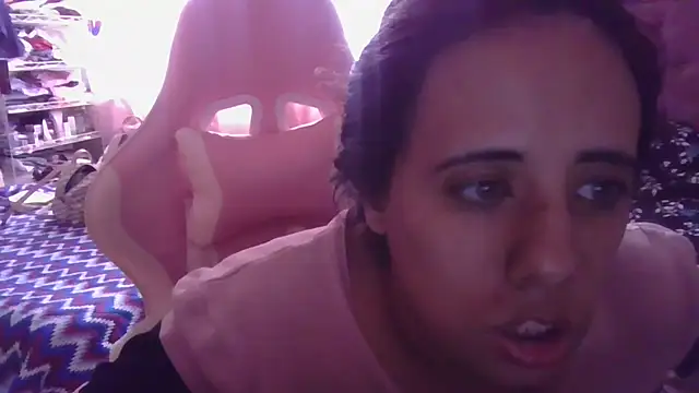 Snapshot of annarose19 chatting on November 18, 9:08 pm annarose19 online show from November 18, 9:08 pm