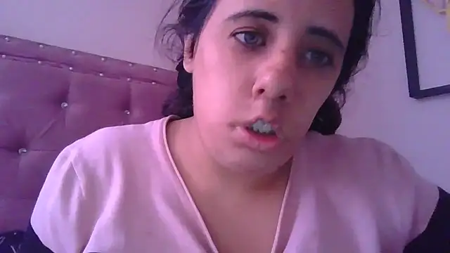 Snapshot of annarose19 chatting on November 19, 4:51 pm annarose19 online show from November 19, 4:51 pm