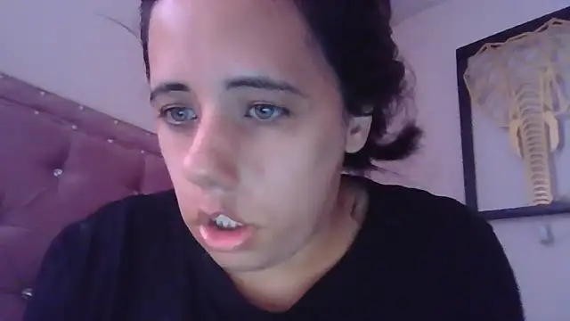 Snapshot of annarose19 chatting on November 20, 4:18 pm annarose19 online show from November 20, 4:18 pm