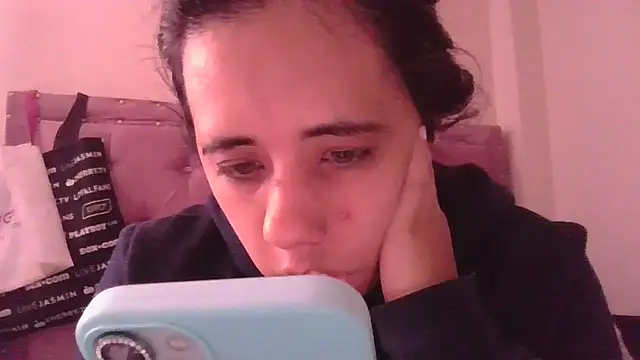 Snapshot of annarose19 chatting on November 27, 4:53 pm annarose19 online show from November 27, 4:53 pm