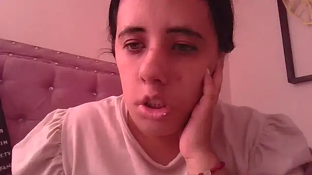 Snapshot of annarose19 chatting on November 29, 6:33 pm annarose19 online show from November 29, 6:33 pm