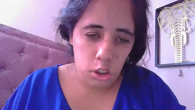 Snapshot of annarose19 chatting on December 2, 7:31 pm annarose19 online show from December 2, 7:31 pm