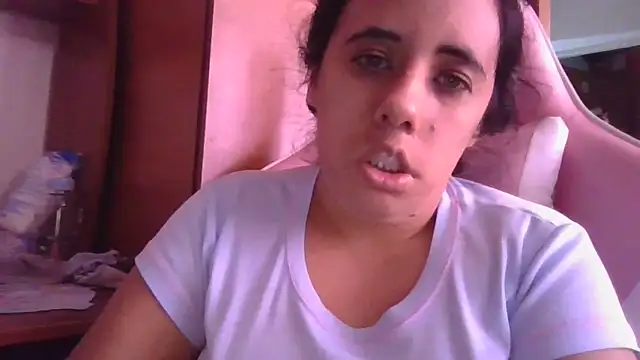 Snapshot of annarose19 chatting on December 4, 7:55 pm annarose19 online show from December 4, 7:55 pm