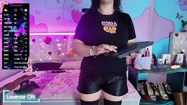 Snapshot of Zaly_mature chatting on June 24, 10:20 pm Zaly mature online show from June 24, 10:20 pm