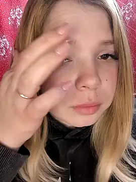 Snapshot of Zuli_Kiska chatting on February 18, 8:47 pm Zuli Kiska online show from February 18, 8:47 pm