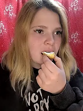 Snapshot of Zuli_Kiska chatting on February 21, 9:11 pm Zuli Kiska online show from February 21, 9:11 pm