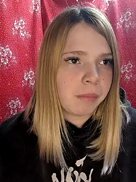 Snapshot of Zuli_Kiska chatting on February 25, 9:02 pm Zuli Kiska online show from February 25, 9:02 pm