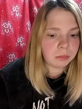 Snapshot of Zuli_Kiska chatting on March 14, 9:21 pm Zuli Kiska online show from March 14, 9:21 pm