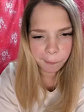 Snapshot of Zuli_Kiska chatting on September 11, 11:21 am Zuli Kiska online show from September 11, 11:21 am