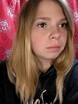 Snapshot of Zuli_Kiska chatting on September 17, 11:45 am Zuli Kiska online show from September 17, 11:45 am