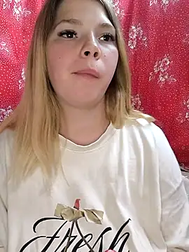 Snapshot of Zuli_Kiska chatting on September 24, 11:13 am Zuli Kiska online show from September 24, 11:13 am