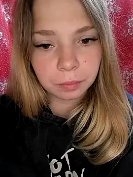 Snapshot of Zuli_Kiska chatting on September 29, 11:26 am Zuli Kiska online show from September 29, 11:26 am