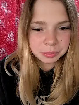 Snapshot of Zuli_Kiska chatting on October 14, 6:36 am Zuli Kiska online show from October 14, 6:36 am