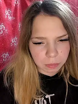 Snapshot of Zuli_Kiska chatting on November 27, 8:44 pm Zuli Kiska online show from November 27, 8:44 pm