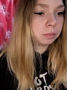 Snapshot of Zuli_Kiska chatting on December 1, 8:08 am Zuli Kiska online show from December 1, 8:08 am