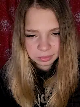 Snapshot of Zuli_Kiska chatting on December 2, 8:19 am Zuli Kiska online show from December 2, 8:19 am