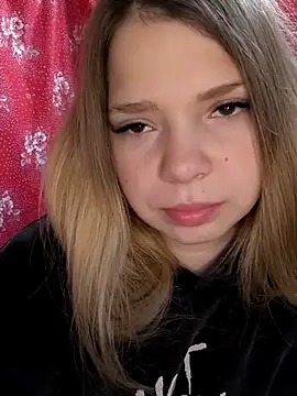 Snapshot of Zuli_Kiska chatting on December 5, 6:44 am Zuli Kiska online show from December 5, 6:44 am