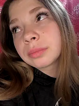 Snapshot of Zuli_Kiska chatting on December 21, 9:33 pm Zuli Kiska online show from December 21, 9:33 pm