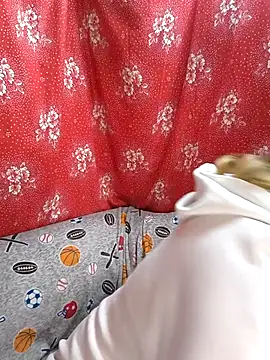 Snapshot of Zuli_Kiska chatting on March 12, 8:48 pm Zuli Kiska online show from March 12, 8:48 pm