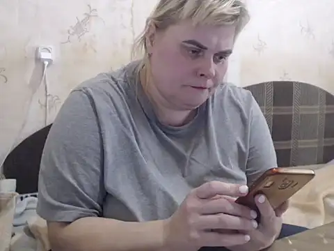 Ameliabusty online show from February 14, 9:45 am