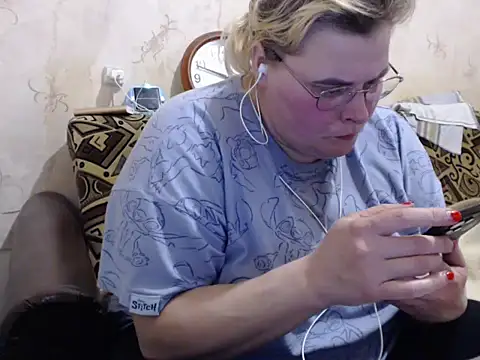 Ameliabusty online show from November 17, 1:50 pm