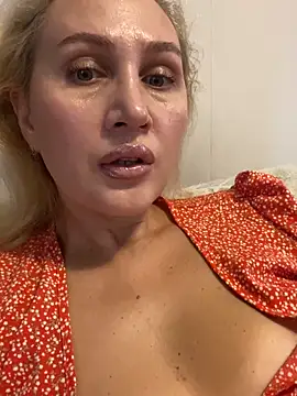 YourBlondee online show from October 3, 3:03 am